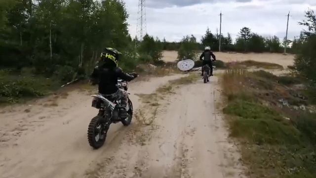 По трассе и по лесу на KAYO mini 125, AVANTIS 150, AVANTIS A2 250.mp4 смотреть онлайн