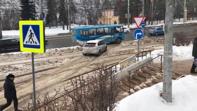 НО, г. Нижний Новгород, пр-т Гагарина 162А. Видео у входа. смотреть онлайн