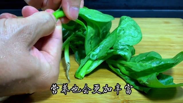 皮蛋不要總涼拌，和豆腐做成湯，太鮮美了，滑嫩鮮香，越喝越想喝【古月美食】#皮蛋 #涼拌皮蛋 смотреть онлайн