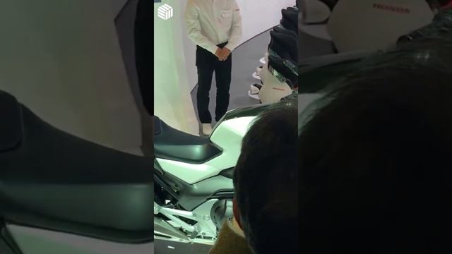 Honda Riding Assist - 'Self-Balancing' Motorcycle @Honda смотреть онлайн