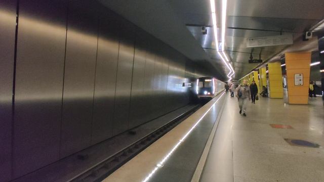 Поезд Москва 81-765/766/767 на станции Жулебино (7) ТКЛ смотреть онлайн