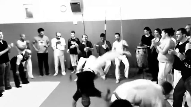 Maluco e Marco - Roda du mois a Lunel #Capoeira Senzala Montpellier смотреть онлайн