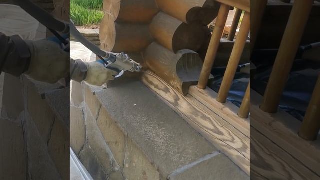 Шлифовка дома из оцилиндрованного бревна | Подготовка деревянного дома к покраске смотреть онлайн