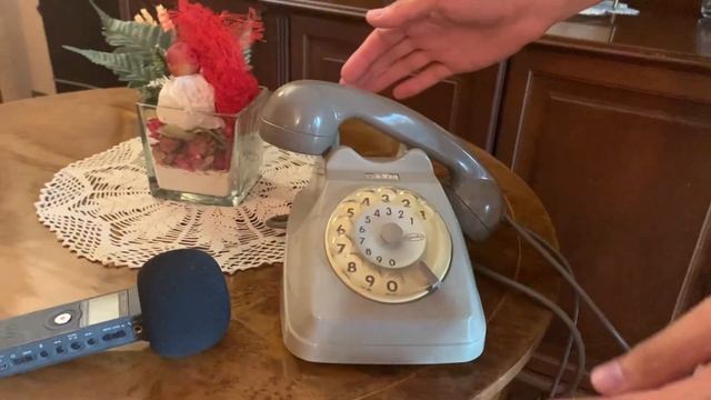 Звук брошенного телефона на стол смотреть онлайн