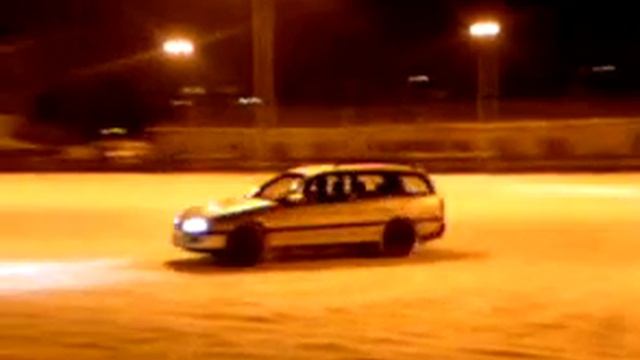 Drift on snow Audi 100 C4 2.8 V6 quattro & Opel Omega 2.5 TD смотреть онлайн