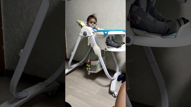 Неподдельная реакция ребенка, когда мама тренируется с большим весом) смотреть онлайн