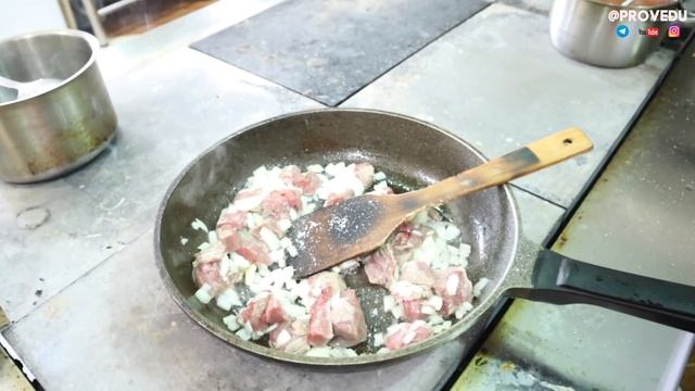 Турецкое меню в горах - Testi Kebab, Çökertme Kebab и Baklava. Ташкент. Узбекистан "Одно Место" #64 смотреть онлайн