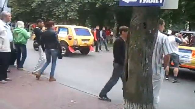 Машины выходят на предстартовую прямую. смотреть онлайн