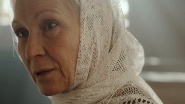 Перед самым закрытием в храме появилась женщина, её действия привели меня в замешательство смотреть онлайн