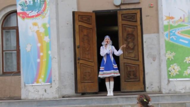 Под моим окном сирень смотреть онлайн