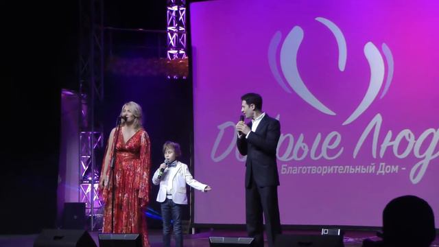 Василенко Коля, Антон и Виктория Макарские Фестиваль Мы можем смотреть онлайн