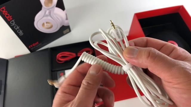 Unboxing: Rare, Limited Edition "White / Gold" beats by Dre MIXR смотреть онлайн