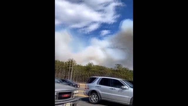 Massive Wildfire In Lakewood, New Jersey смотреть онлайн
