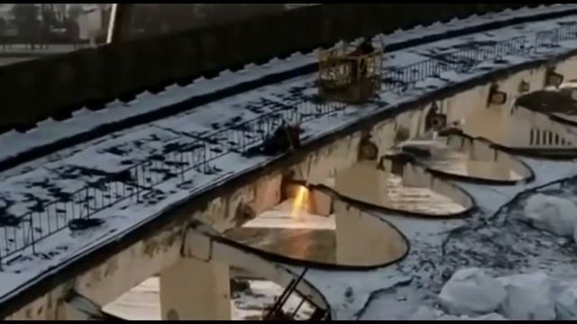 Во время сноса стадиона СКК в Петербурге рухнула крыша погиб человек (Полное видео) смотреть онлайн