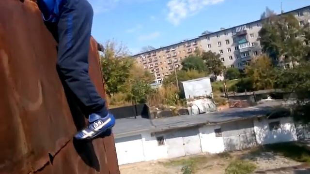 Хотелось бы залезть на крышу но спалили смотреть онлайн