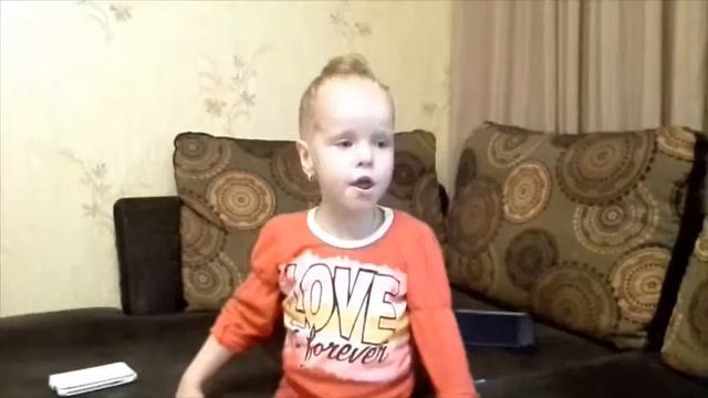 Малышка читает трогательные стихи Харламова Милена смотреть онлайн