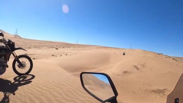 Voge rally 300 en las dunas junto con CRF 250 Desierto de Atacama смотреть онлайн