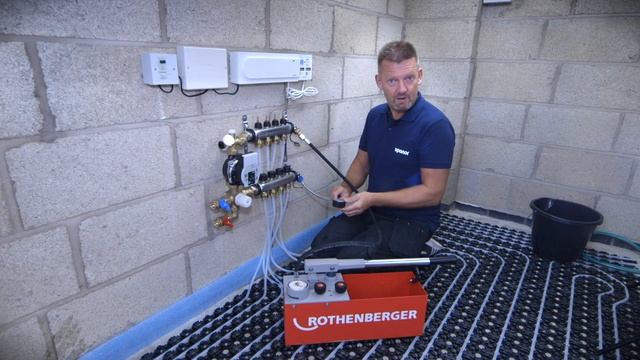 Step 2- How to pressurise an Uponor Underfloor Heating System смотреть онлайн