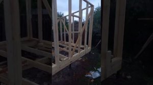 Сарай своими руками. На сваях их профильной трубы.