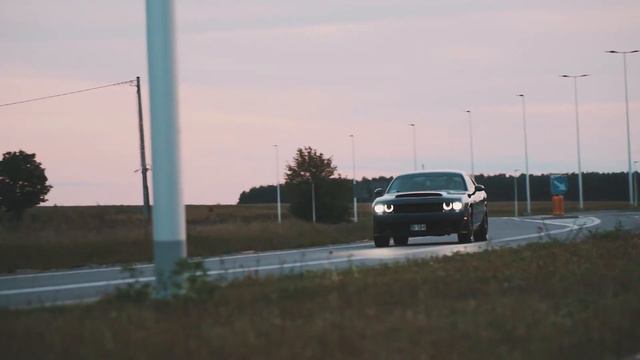 Dodge Challenger 5,7 HEMI Burnout :) смотреть онлайн