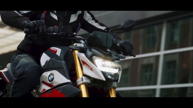 The New BMW G 310 R and G 310 GS - 15 Seconds смотреть онлайн
