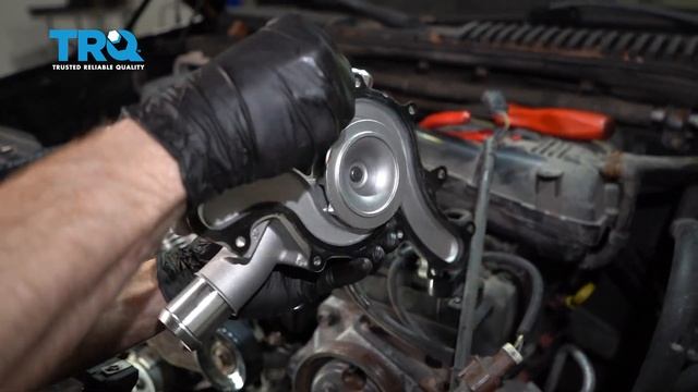 How to Replace Water Pump 2006-10 Ford Explorer смотреть онлайн