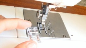 Как сменить лапку в швейной машине