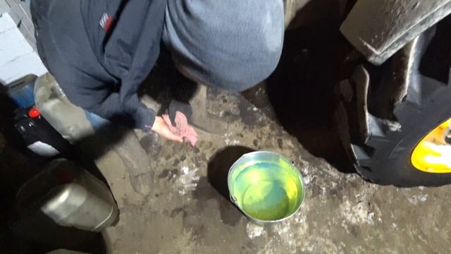 СКОЛЬКО ЛИТРОВ САЛЯРКИ ВЛЕЗАЕТ В JCB 3CX? смотреть онлайн