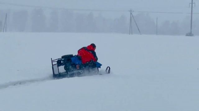 Видео езды по рыхлому снегу Мотобуксировщика DraXter M500 c двигателем Lifan 18,5 л.с смотреть онлайн