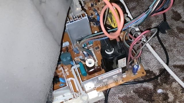 простейший ремонт телевизора Rolsen - не включается и воняет палёным смотреть онлайн