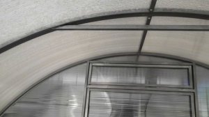 Очень прочная теплица из трубы 40х20 мм. Расстояние между дугами 65 см. Дуги с усилением.