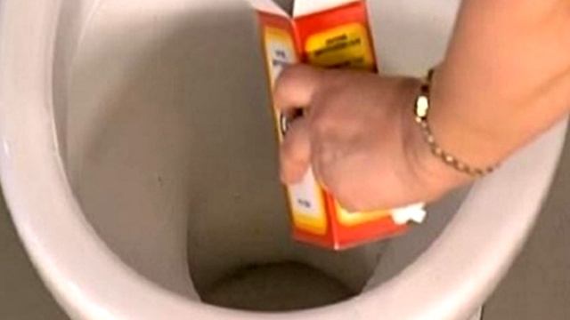 Квартирантка вскипятила уксус и залила жидкость в трубу… смотреть онлайн