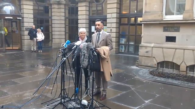 Crowd chants Clara Ponsati's name as she's released on bail смотреть онлайн