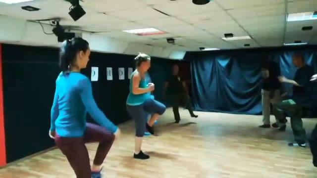 Тренировка для гостей из Франции. Суставная гимнастика, восьмёрка коленом и перешагиваем заборчик.