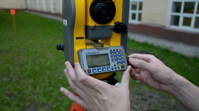 Вынос точки в натуру тахеометром Trimble M3 ч1 смотреть онлайн