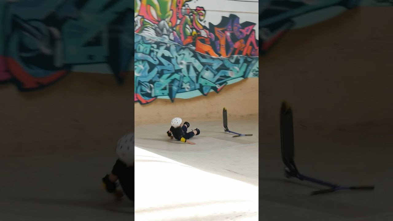 ✨Даже звезды иногда падают. ♂️Падения в скейт парке. ⛑Катай в защите! смотреть онлайн