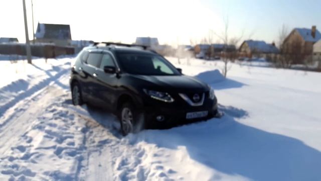 X-Trail Т-32 Засел и вылез)))