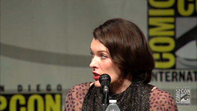 Comic-Con 2012: Resident Evil: Retribution Panel Intro (Resident Evil 5: Venganza) смотреть онлайн