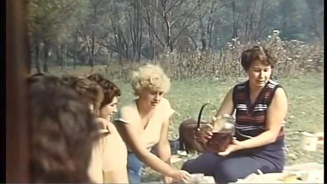 2ч Альбомные страницы, хранят родные лица 10Б 1985г СШ№121 смотреть онлайн