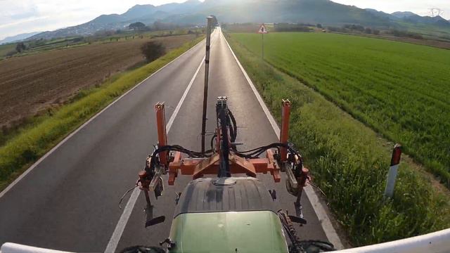 Fendt 211p on the road e Braun scalzatore.. смотреть онлайн