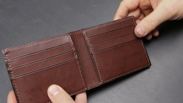 Кошелек бифолд из кожи Кордован (cordovan) и итальянской растишки (minerva). Выкройка в PDF. смотреть онлайн
