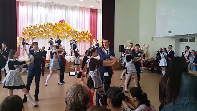 Вальс на последний звонок шк 82 Владивосток 2016г смотреть онлайн
