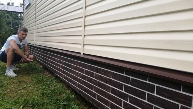 как можно сделать отмостку дома. монтаж сайдинга. монтаж цокольных панелей. смотреть онлайн