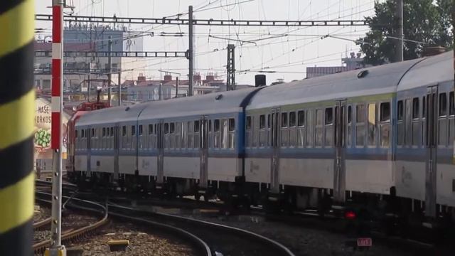 Czech Republic: CD class 263 loco leaves Brno hl.n. on a local passenger train to Tisnov смотреть онлайн