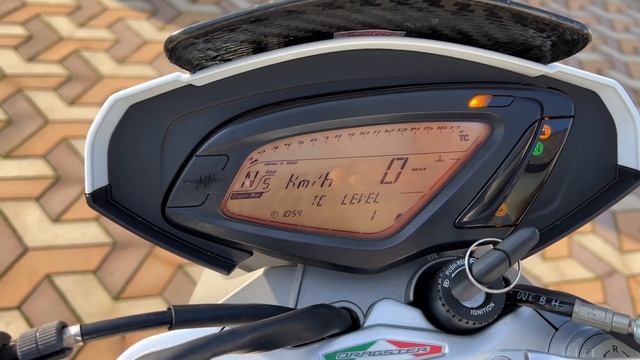 MV Augusta Dragster 800. 2015 год выпуска пробега 10ткм. Тел 8-918-417-27-02
