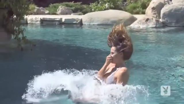 Прыгнула в воду