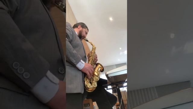 Corcovado com esse belo Sax Alto Yanagisawa 992 смотреть онлайн
