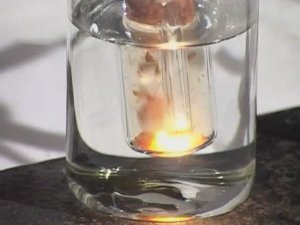 Химия. Опыты. Неорганика. Горение белого фосфора под водой