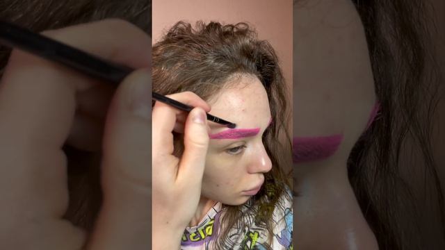 Розовые брови с помощью скотча/ Техника создания формы/ Цветные ресницы смотреть онлайн