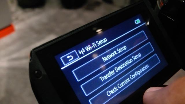 Canon HF M52, WiFi uploading to YouTube, to your iOS device and even live streaming to Qik! смотреть онлайн